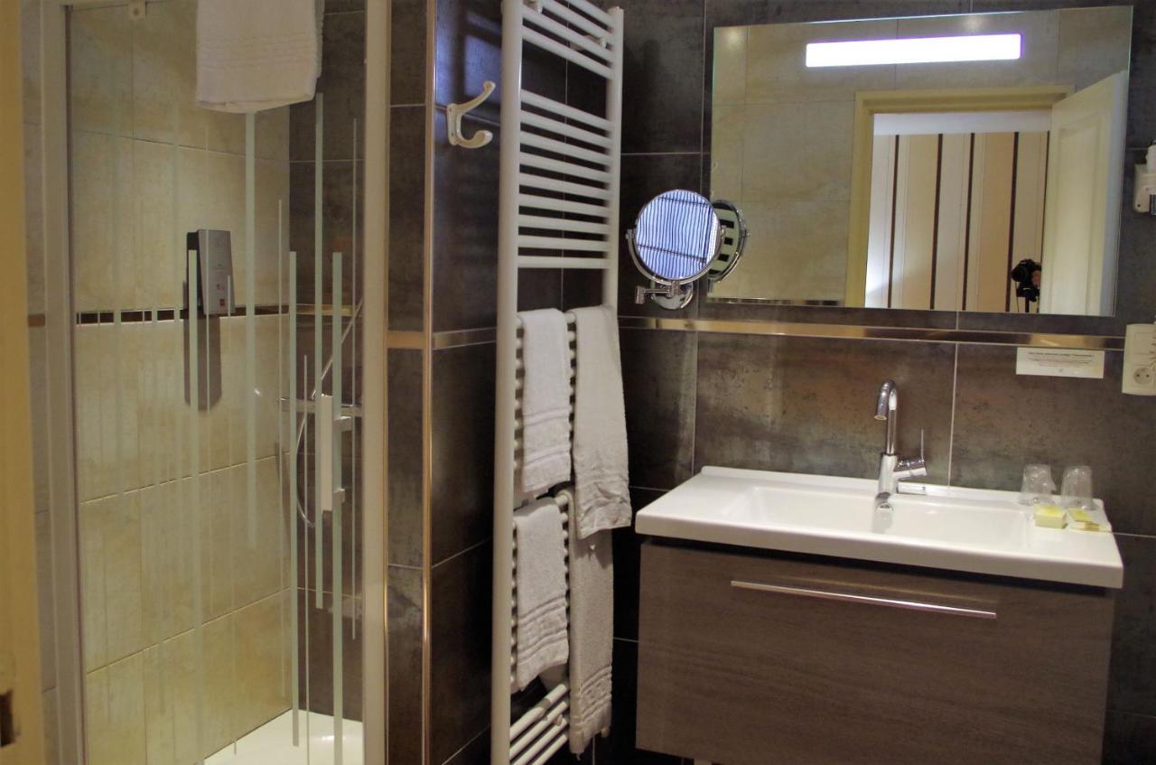 Reyssouze Logis Hotel Les Platanes מראה חיצוני תמונה